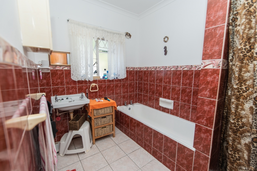 5 Bedroom Property for Sale in Framesby Eastern Cape